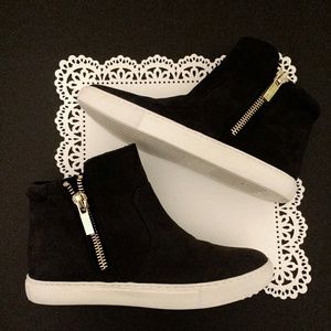 SNEAKERS - B&W Platform High Tops